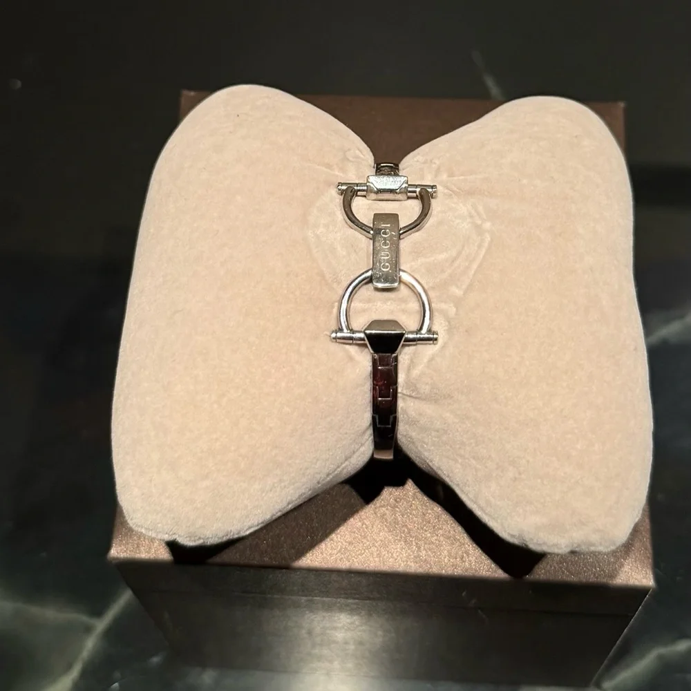 Gucci Silver Women's Watch with Silver Dial - Picture 3 of 8